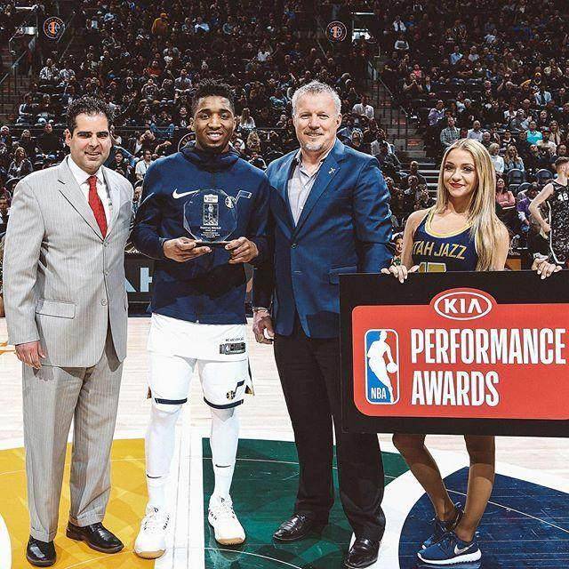 他依然凭路 他依然凭路